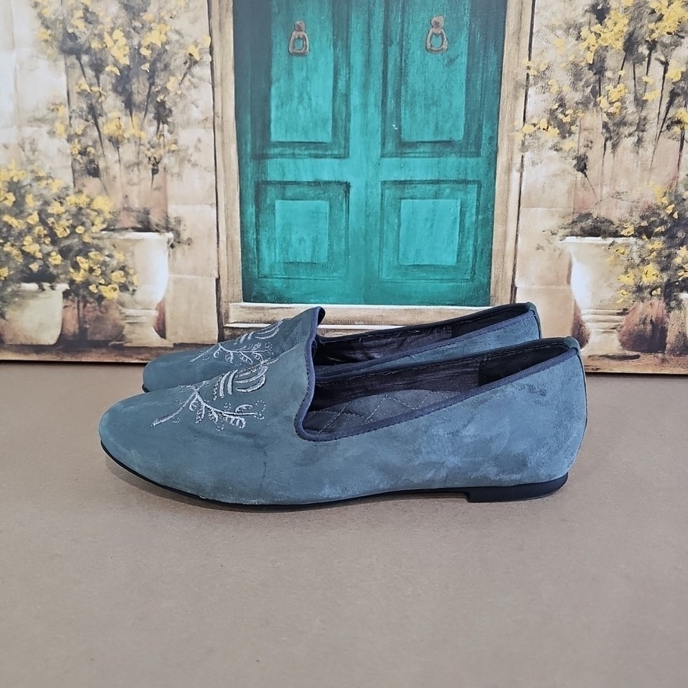 VIONIC Shoes Flats Dark Gray Suede Leather ROMI Embroidered Crest Loafers Sz 8.5